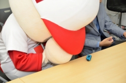 画像ギャラリー No.010のサムネイル画像 / 4Gamerにパワプロくんがやってきた! Switch版「実況パワフルプロ野球」の4人対戦・協力プレイを森 博信氏&パワプロくんが紹介