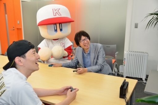 画像ギャラリー No.011のサムネイル画像 / 4Gamerにパワプロくんがやってきた! Switch版「実況パワフルプロ野球」の4人対戦・協力プレイを森 博信氏&パワプロくんが紹介