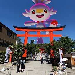 画像ギャラリー No.021のサムネイル画像 / 自分が撮った風景に現れるダイマックスポケモンに大興奮！　スマホ＆タブレット向けコンテンツ「Pokémon ダイマックスカメラ」体験レポート