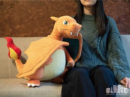 画像ギャラリー No.006のサムネイル画像 / ゲッコウガとリザードンの特大ぬいぐみの予約受付がスタート