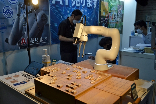 画像ギャラリー No.001のサムネイル画像 / ［TGS2022］将棋・囲碁ソフトの老舗，シルバースタージャパンブースに設置されていた“将棋ロボット”をチェック。その性能や如何に