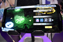 画像ギャラリー No.003のサムネイル画像 / ［TGS 2019］配信日が間近に迫った「ガール・カフェ・ガン」を試遊機で体験。ブース内では大型タッチパネルで好きなヒロインとのデートも実現!?