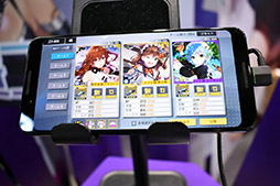 画像ギャラリー No.004のサムネイル画像 / ［TGS 2019］配信日が間近に迫った「ガール・カフェ・ガン」を試遊機で体験。ブース内では大型タッチパネルで好きなヒロインとのデートも実現!?