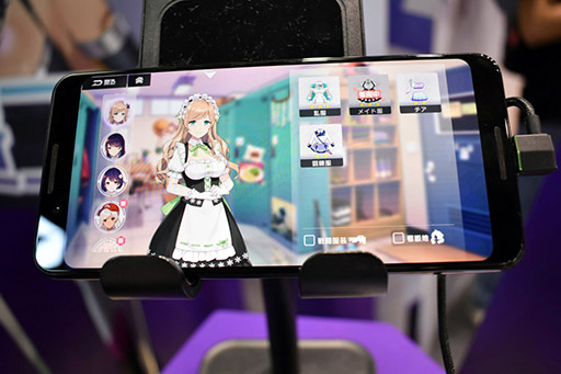 画像ギャラリー No.011のサムネイル画像 / ［TGS 2019］配信日が間近に迫った「ガール・カフェ・ガン」を試遊機で体験。ブース内では大型タッチパネルで好きなヒロインとのデートも実現!?