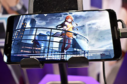 画像ギャラリー No.013のサムネイル画像 / ［TGS 2019］配信日が間近に迫った「ガール・カフェ・ガン」を試遊機で体験。ブース内では大型タッチパネルで好きなヒロインとのデートも実現!?