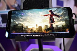 画像ギャラリー No.014のサムネイル画像 / ［TGS 2019］配信日が間近に迫った「ガール・カフェ・ガン」を試遊機で体験。ブース内では大型タッチパネルで好きなヒロインとのデートも実現!?
