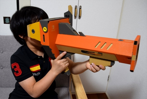 画像ギャラリー No.002のサムネイル画像 / 「Nintendo Labo:VR Kit」を親子でプレイ。子どもも安心して遊べるVRを作って遊んで改造する!
