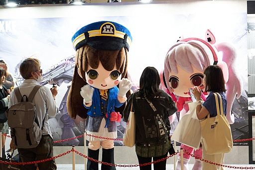 画像ギャラリー No.018のサムネイル画像 / 総勢27名！ コスプレイヤーによるリアルガチャはロマンがいっぱい。「勝利の女神：NIKKE」ブースレポート［超会議2023］