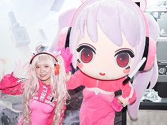 総勢27名！ コスプレイヤーによるリアルガチャはロマンがいっぱい。「勝利の女神：NIKKE」ブースレポート［超会議2023］