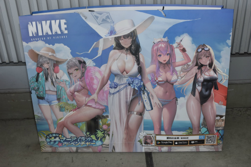 画像ギャラリー No.008のサムネイル画像 / 「勝利の女神:NIKKE」ブースはリアル10連ガチャが熱かった! コミックマーケット102会場を彩った広告も一挙紹介