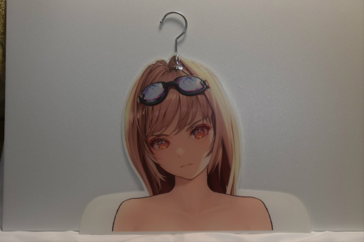 画像ギャラリー No.010のサムネイル画像 / 「勝利の女神:NIKKE」ブースはリアル10連ガチャが熱かった! コミックマーケット102会場を彩った広告も一挙紹介