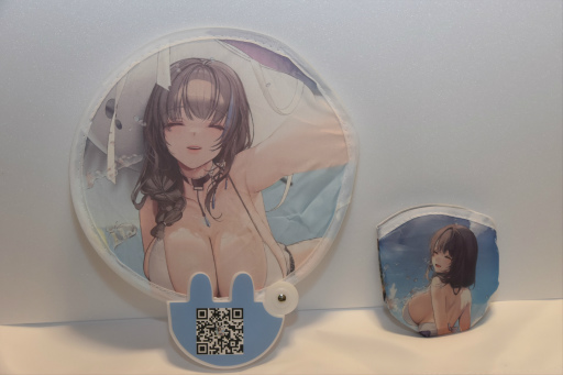 画像ギャラリー No.017のサムネイル画像 / 「勝利の女神:NIKKE」ブースはリアル10連ガチャが熱かった! コミックマーケット102会場を彩った広告も一挙紹介
