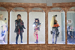 画像ギャラリー No.009のサムネイル画像 / コスプレイヤーたちによるリアルガチャも開催。「ニコニコ超会議2024」の「勝利の女神:NIKKE」ブースレポート