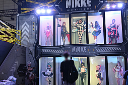 画像ギャラリー No.003のサムネイル画像 / 「勝利の女神：NIKKE」リアル10連ガチャは今年も人気！ステージではコスプレイヤーの撮影会も。Level Infiniteブースレポート［TGS2024］