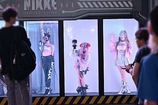 画像ギャラリー No.004のサムネイル画像 / 「勝利の女神：NIKKE」リアル10連ガチャは今年も人気！ステージではコスプレイヤーの撮影会も。Level Infiniteブースレポート［TGS2024］