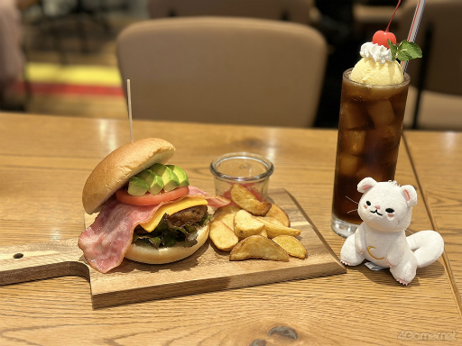 画像ギャラリー No.013のサムネイル画像 / 「ジャックジャンヌ」×TOWER RECORDS CAFE 表参道店をレポート。目に楽しく，舌も大満足。録り下ろしボイスの新PVも必見！