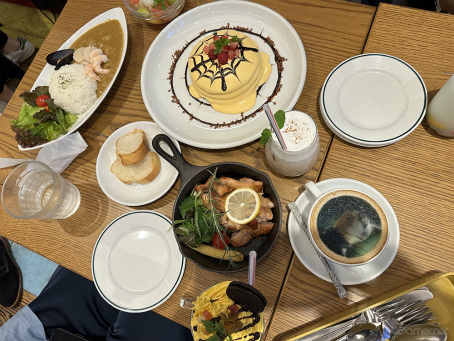 画像ギャラリー No.020のサムネイル画像 / 「ジャックジャンヌ」×TOWER RECORDS CAFE 表参道店をレポート。目に楽しく，舌も大満足。録り下ろしボイスの新PVも必見！
