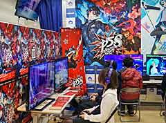 「ペルソナ5 スクランブル ザ ファントム ストライカーズ」全国体験会初日の模様をお届け。試遊した人にはオリジナルステッカーや特製壁紙をプレゼント