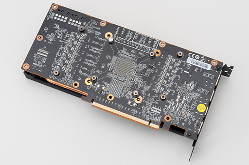 画像ギャラリー No.008のサムネイル画像 / 玄人志向のRX 6700搭載カード「RD-RX6700-E10GB/DF」レビュー。遅れてきたRX 6700“無印”のミドルクラス市場における立ち位置は?