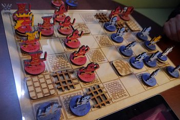 画像ギャラリー No.005のサムネイル画像 / 「ボコスカウォーズ」がボコスカ感満載のカードゲームに。読み合いと運の揺らぎの両方が楽しい「ボコスカード」プレイレポート［BitSummit］