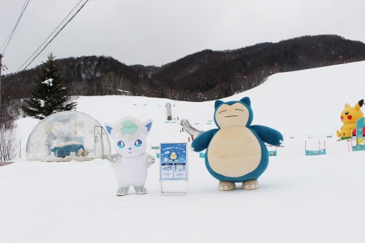 画像ギャラリー No.001のサムネイル画像 / ポケモンがスキー場に出現中! 雪山でカビゴンと添い寝ができる「鹿島槍スキー場ファミリーパーク×Pokémon Sleep」コラボイベント現地レポート