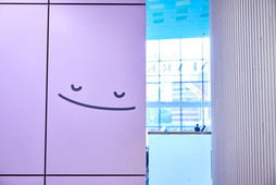 画像ギャラリー No.018のサムネイル画像 / 全長約3mの巨大カビゴンが出現。渋谷駅周辺を巡る「Pokémon Sleep 2nd Anniversary 渋谷でみっけ！ポケモンねがおリサーチ」開催中