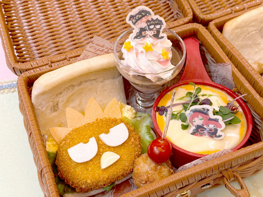 画像ギャラリー No.005のサムネイル画像 / ブラスタ×サンリオの夢のコラボカフェ開催中！　ハローキティが推しキャストの誕生日をお祝い