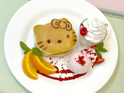 画像ギャラリー No.006のサムネイル画像 / ブラスタ×サンリオの夢のコラボカフェ開催中！　ハローキティが推しキャストの誕生日をお祝い