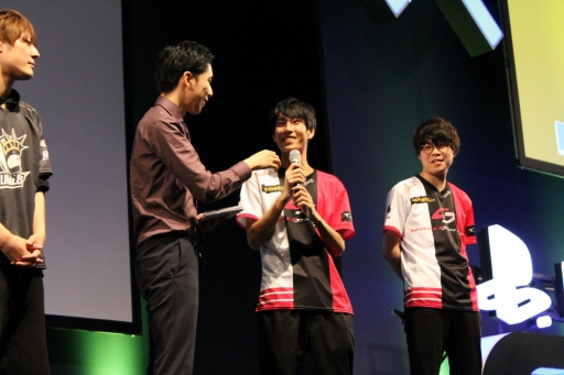 画像ギャラリー No.004のサムネイル画像 / ［TGS 2019］「コール オブ デューティ モダン・ウォーフェア」スペシャルマッチレポート。国内トップのプロゲーマーたちが熱戦を繰り広げた