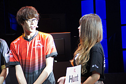 画像ギャラリー No.009のサムネイル画像 / ［TGS 2019］HUNT選手＆にこちゃん選手がプロゲーマー同士のドリームマッチを制す。一遊入魂「CoD：MW」ステージをレポート