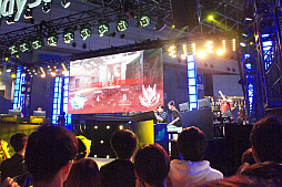 画像ギャラリー No.015のサムネイル画像 / ［TGS 2019］HUNT選手＆にこちゃん選手がプロゲーマー同士のドリームマッチを制す。一遊入魂「CoD：MW」ステージをレポート
