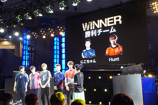 画像ギャラリー No.016のサムネイル画像 / ［TGS 2019］HUNT選手＆にこちゃん選手がプロゲーマー同士のドリームマッチを制す。一遊入魂「CoD：MW」ステージをレポート