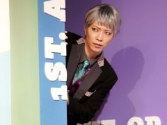 舞台「キューピット・パラサイト」のゲネプロをレポート。異色の日替わりゲスト，ドタバタコメディの見どころに注目