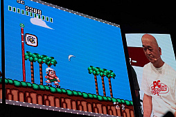 画像ギャラリー No.013のサムネイル画像 / ［TGS 2019］高橋名人が，吉本初のプロゲーマーを情け容赦なく粉砕するPCエンジンmini のステージイベントを，少年時代に戻って眺めた