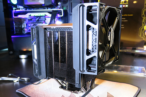画像ギャラリー No.015のサムネイル画像 / Corsair,4K60pのHDR映像を単体録画できるキャプチャデバイス「4K60 S+」や液冷化したPS4 Pro/Xbox One Sを内蔵するゲームPCを発表