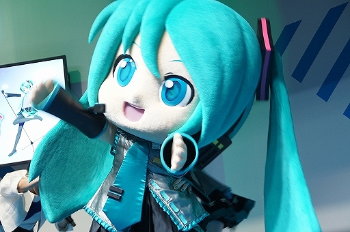 画像ギャラリー No.011のサムネイル画像 / ［TGS 2019］神沢有紗さんがスペシャルサポーターに就任。「初音ミク Project DIVA MEGA39's」ステージをレポート