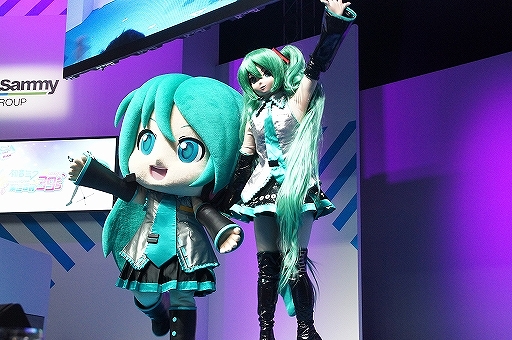 画像ギャラリー No.017のサムネイル画像 / ［TGS 2019］神沢有紗さんがスペシャルサポーターに就任。「初音ミク Project DIVA MEGA39's」ステージをレポート