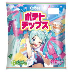 画像ギャラリー No.001のサムネイル画像 / 初音ミクとCalbeeのコラボポテトチップス スポーツverがアミューズメント施設限定で4月下旬に登場予定