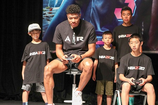 画像ギャラリー No.009のサムネイル画像 / 「NBA 2K20」の日本オフィシャルアンバサダー発表会をレポート。八村 塁選手が「僕そのもの」と称賛した3Dモデルの映像もお披露目に