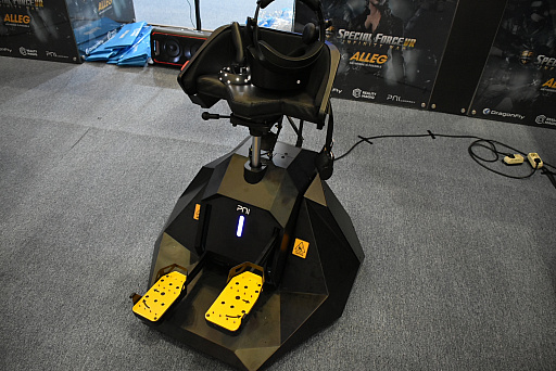 画像ギャラリー No.002のサムネイル画像 / ［G-Star 2019］“足漕ぎでの移動”とFPSの相性は？　「SPECIAL FORCE VR: INFINITY WAR」をVR拡張デバイス「Alleg」で体験