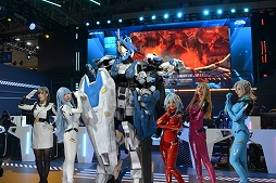 画像ギャラリー No.005のサムネイル画像 / 「Mecha BREAK」のファルコン合金可動フィギュアが物販コーナーで販売中。会場限定カラーの特別版も！ 第2弾は龍淵かも？［TGS2025］