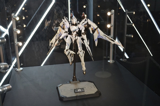 画像ギャラリー No.007のサムネイル画像 / 「Mecha BREAK」のファルコン合金可動フィギュアが物販コーナーで販売中。会場限定カラーの特別版も！ 第2弾は龍淵かも？［TGS2025］