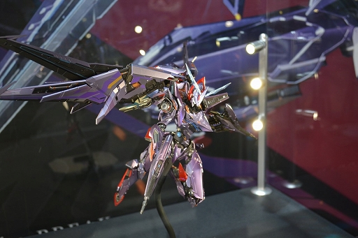 画像ギャラリー No.009のサムネイル画像 / 「Mecha BREAK」のファルコン合金可動フィギュアが物販コーナーで販売中。会場限定カラーの特別版も！ 第2弾は龍淵かも？［TGS2025］