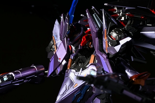 画像ギャラリー No.020のサムネイル画像 / 「Mecha BREAK」のファルコン合金可動フィギュアが物販コーナーで販売中。会場限定カラーの特別版も！ 第2弾は龍淵かも？［TGS2025］