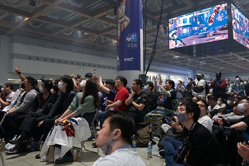 画像ギャラリー No.028のサムネイル画像 / 「THE KING OF FIGHTERS XV」部門フォトレポート。Xiaohai選手が圧倒的実力で完全勝利を成し遂げる［EVO Japan 2023］