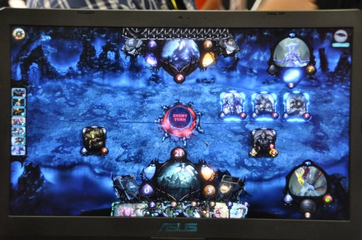 画像ギャラリー No.005のサムネイル画像 / ［gamescom］クロアチアで開発中のデジタルカードゲーム「Phageborn」はこんなゲーム。そしてビジネスブースにカオスをもたらす“ハッピーアワー”とは