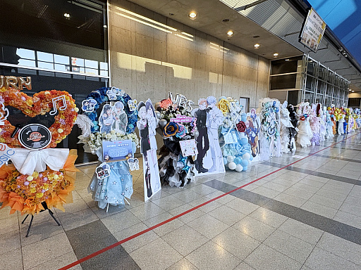 画像ギャラリー No.031のサムネイル画像 / 「プロジェクトセカイ」実在感が向上した3DCGライブをレポート。初音ミクや巡音ルカ，作中に登場する音楽ユニットのメンバーが等身大の姿で歌う！