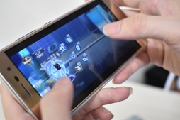 画像ギャラリー No.005のサムネイル画像 / ［TGS 2019］神に選ばれしキャラクターたちが終焉の脅威に抗う――異能ハイスピードバトルARPG「黒月 Extend」プレイレポート
