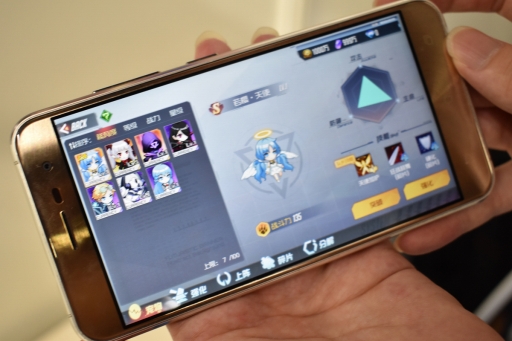 画像ギャラリー No.013のサムネイル画像 / ［TGS 2019］神に選ばれしキャラクターたちが終焉の脅威に抗う――異能ハイスピードバトルARPG「黒月 Extend」プレイレポート