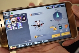 画像ギャラリー No.014のサムネイル画像 / ［TGS 2019］神に選ばれしキャラクターたちが終焉の脅威に抗う――異能ハイスピードバトルARPG「黒月 Extend」プレイレポート